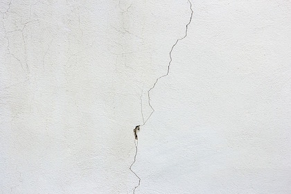 white plaster wall crack repair